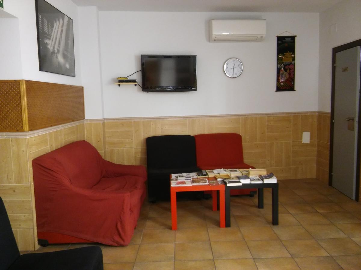 Juvenil Pascuales Hostal *